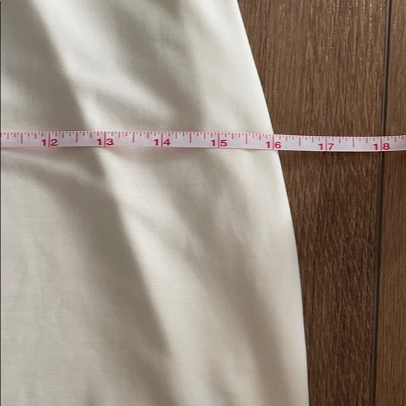 Form fitting midi dress - Picture 14 of 16